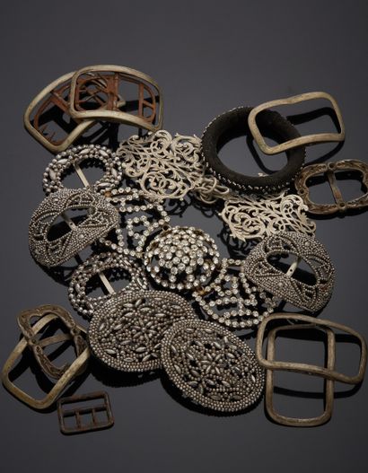 null Lot including a silver-plated metal cloak buckle, pierced with floral motifs,...