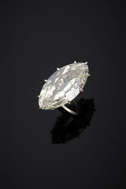 null Platinum ring 850‰ set with a navette-shaped, old-cut diamond.
Diamond weight...