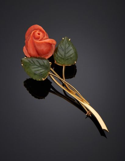 null Brooch in 18K yellow gold 750‰, representing a rose, the coral* bud, and two...