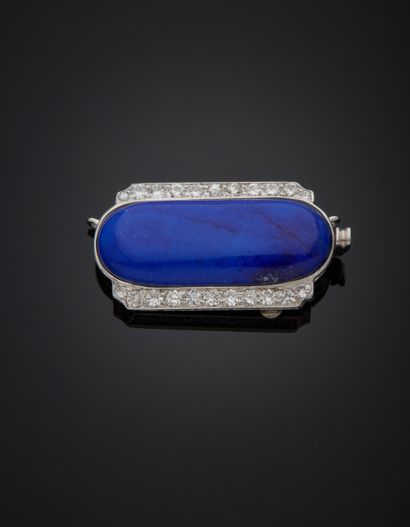 null HENNELL - Platinum 850‰ clasp, elongated shape, adorned with a sodalite (tinted)...