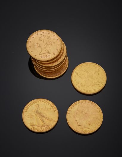 null Lot comprenant :
– neuf pièces de 10 dollars, Liberty Head, datées 1880, 1882,...