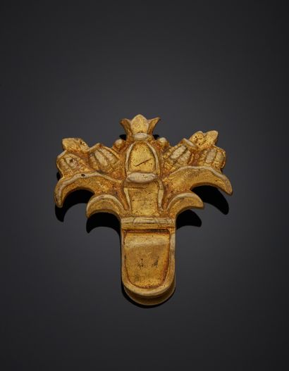 null Attributed to Line VAUTRIN (1913-1997) - Gilded brass lapel clip, representing...