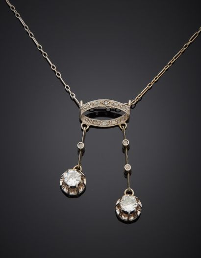 null Collier négligé en or gris 18K 750‰, composé d’une ellipse sertie de diamants...