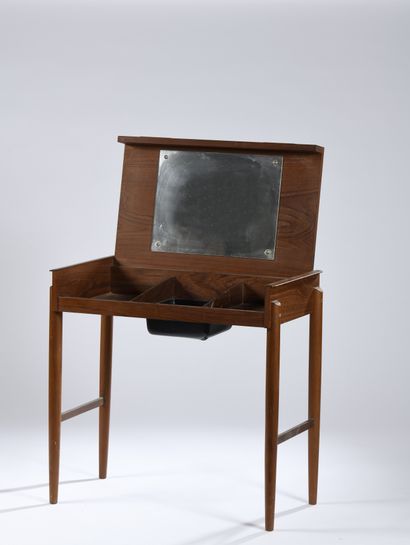 null SCANDINAVE WORK from the 1960s
Teak dressing table with three compartments and...