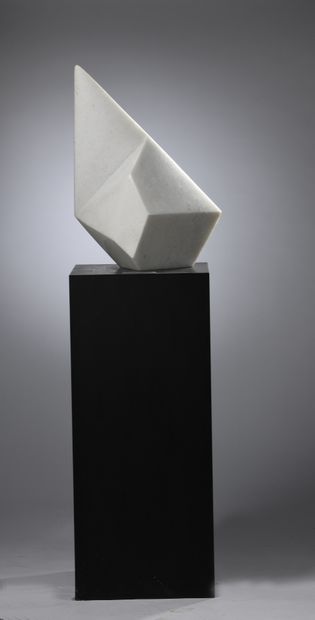 null Émile GILIOLI (1911-1977)
Astrale, 1966
White marble direct cut signed on the...