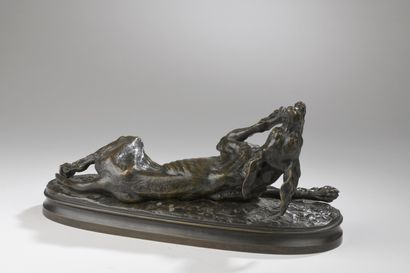 null Pierre Jules Mêne (1810-1879) 
Chien blessé
Bronze à patine brune
Signé « P.J....