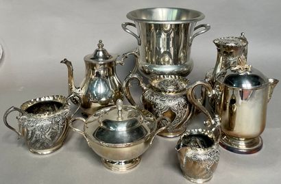 null Silver-plated lot including a tea and coffee set, four pieces, a champagne bucket,...
