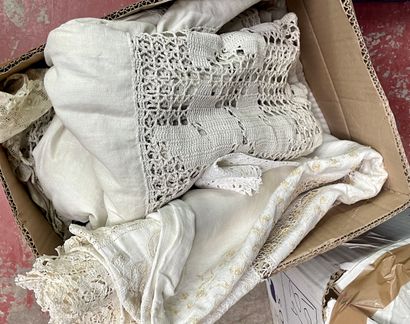 null Lot of lace and household linen