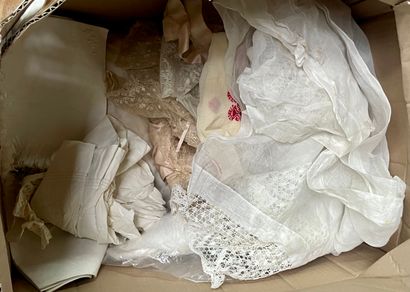null Lot of lace and household linen