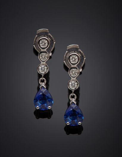 null Pair of 18K white gold 750‰ earrings, set with pear-shaped (heated) sapphires...