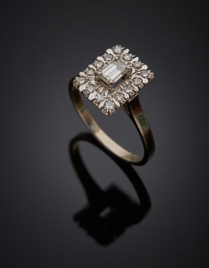 An 18K 750‰ white gold ring, rectangular...