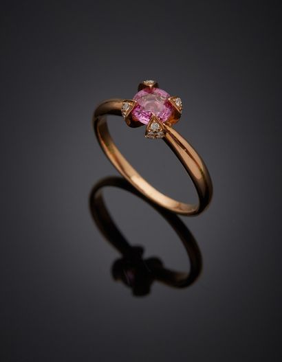 null GAREL - Ring in 18K pink gold 750‰, set with a round pink sapphire (heated)
held...