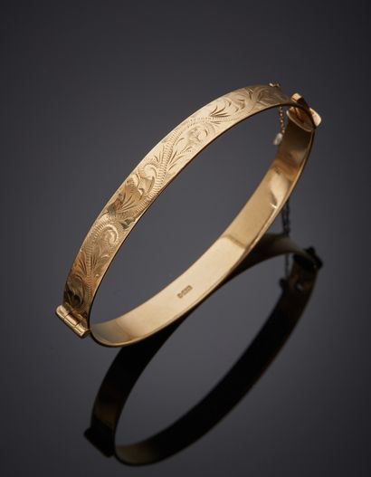 9K yellow gold 375‰ rush bracelet, hinged...