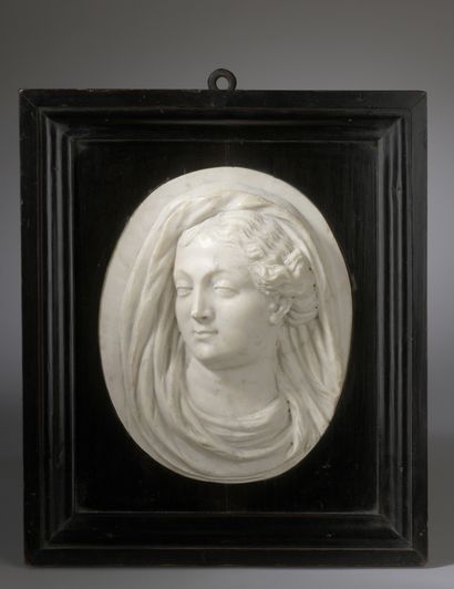 null Marino Groppelli (1662-1728) 
Vierge voilée
Vers 1700
Médaillon en marbre
H....