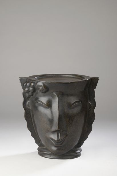 Serge Aramoff (1881-1961) 
Visage souriant
Bronze...