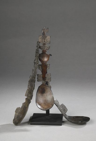 null THREE ATONI SPoons, Timor Island, Indonesia
Horn.
H. 17 cm to 25.5 cm
A. 17...