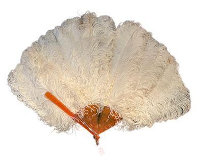null Two ostrich feather fans, circa 1920
One orange-tinted. H.t. approx. 62 cm (broken...