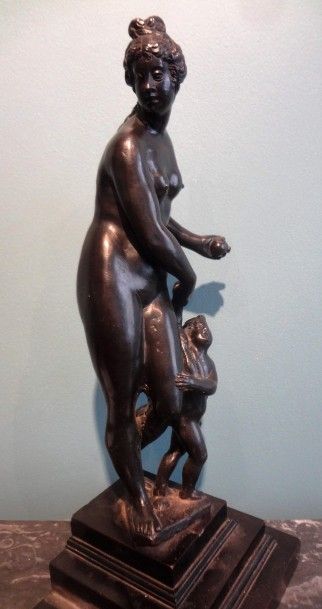 null Ecole du XIXème siècle

Vénus et Cupidon

Bronze sur socle en bronze et bois

Haut....