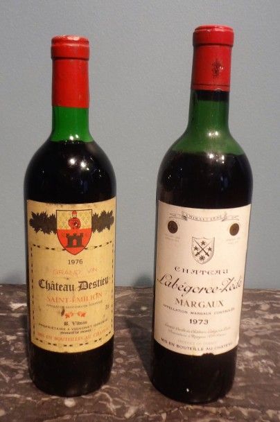 null 2 bouteilles :

- Château Destieux 1976 St. Emilion

- Château Labegorce-Zede...