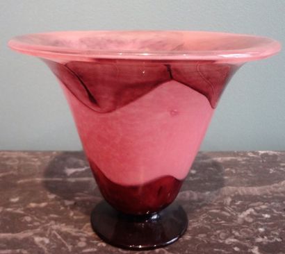 André DELATTE (1887-1953) Vase à col évasé en verre polychrome. Signé Delatte Nancy.

17...