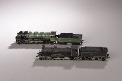  DJH : locomotive 230 ETAT, noire avec tender à 2 boggies Locomotive 231 D ETAT,...