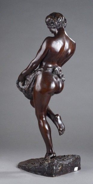  Raymond Léon RIVOIRE (1884-1966) Bacchante ou Femme au panier de pampres Bronze...