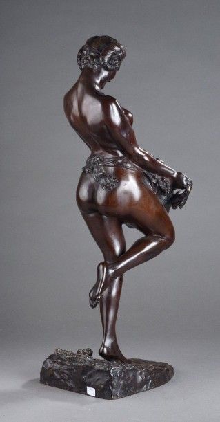  Raymond Léon RIVOIRE (1884-1966) Bacchante ou Femme au panier de pampres Bronze...