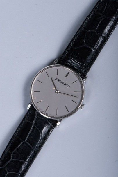 null AUDEMARS PIGUET, vers 1980 

Une montre d’homme extra plate en or gris (18K,...
