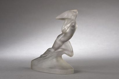 null LALIQUE René (1860-1945) 

	Statuette "Côte d'Azur". Epreuve réalisée en verre...