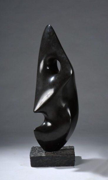  Antoine PONCET (né en 1928)
Composition
Marbre noir, signée.
Socle en pierre...