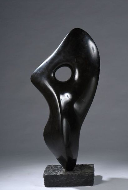 null Antoine PONCET (né en 1928)
Composition
Marbre noir, signée.
Socle en pierre...