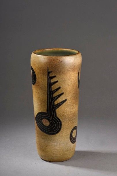 null René MAUREL (1910-1986)

VALLAURIS, entre 1945-1954

Vase à décor biomorphe

H....
