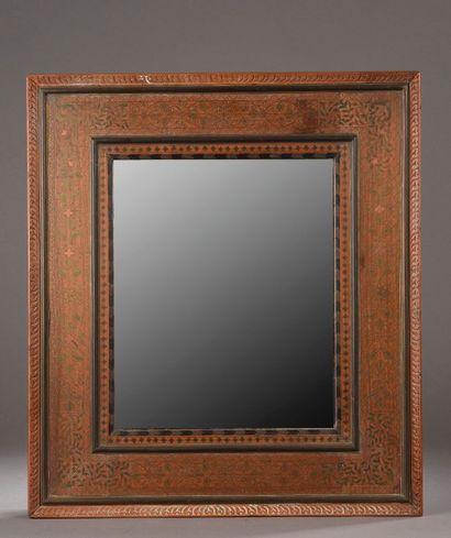 Miroir indien, XXe siècle

Cadre rectangulaire...