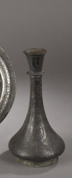 Vase en bidri, Inde du Nord, XIXe siècle...