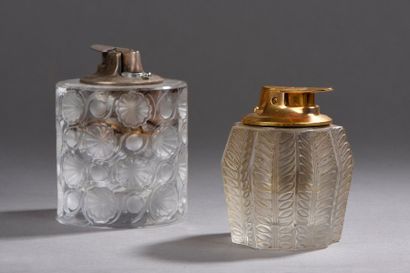 null LALIQUE France

2 briquets de table en verre moulé pressé

(Eclats)