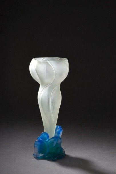 DAUM (Cristal de) 	Vase réalisé en deux parties....
