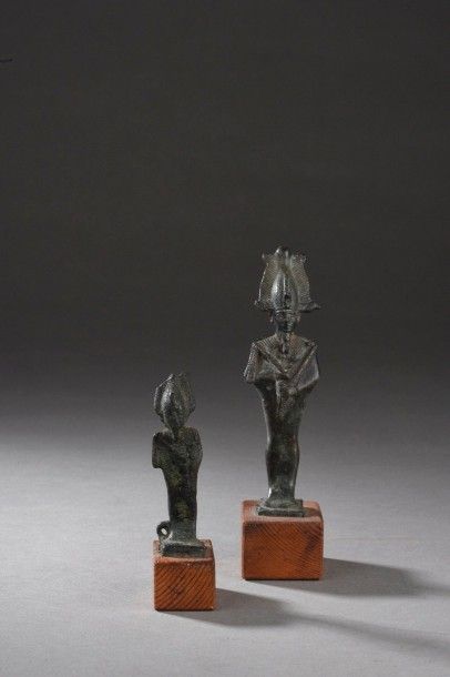 Lot composé de deux statuettes d’Osiris momiforme,...