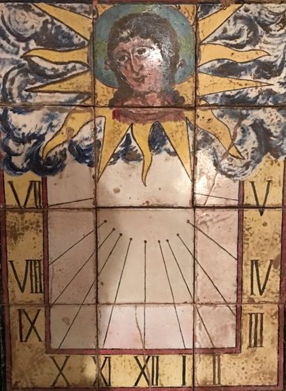 null Plaque en faïence, cadran solaire figurant une représentation de la Vierge
85,5...