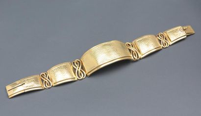 null Un bracelet en or jaune,18K 750‰, composé de plaques guillochées articulées....