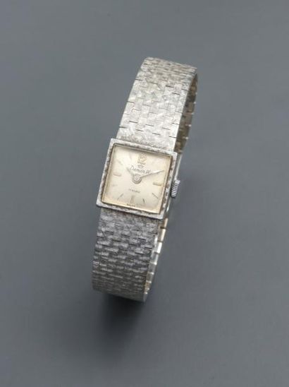 null DEMAN W.

Une montre de poignet pour dame en or gris, 18K 750‰, boîte carrée,...