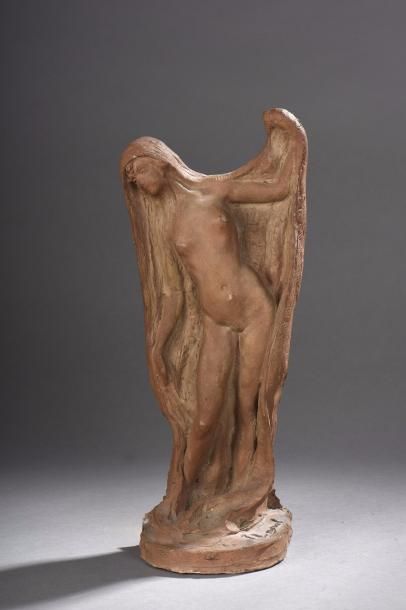 null Jacques LOYSEL (1867-1925)


Danseuse orientale 


Terre cuite


H. 34 cm
