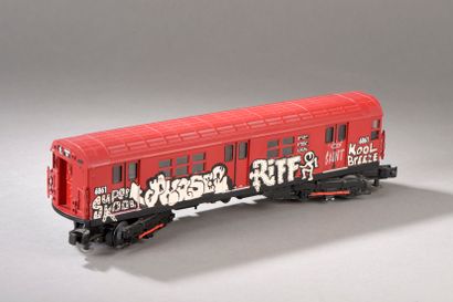 null TKID 170 (1961)

Sans titre

Acrylique sur maquette de train de NYC

9 x 32...