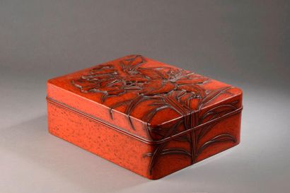 null Boîte de forme rectangulaire en bois laqué kamakura-bori rouge cinabre à décor...