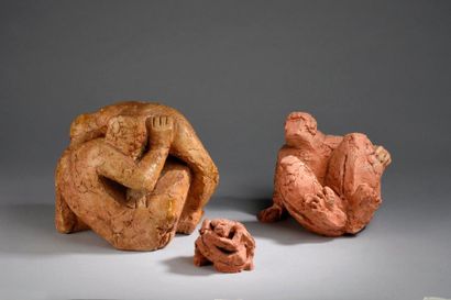 null Andrée CARABALONA (1916-2002)

Lutteurs et homme assis

Trois sculptures, l’une...