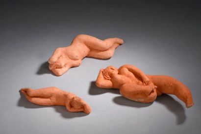 null Andrée CARABALONA (1916-2002)

Nus sensuels

Trois sculptures en terre sèche...