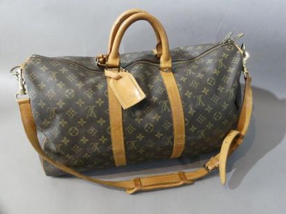 null Louis VUITTON

Sac de voyage souple modèle Keepall en toile monogram et cuir...