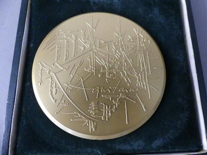 null Georges MATHIEU (1921-2012)

Aquitaine 

Médaille en métal doré, dans un écrin

Diam....