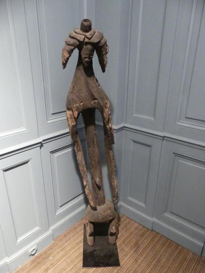 null Statue Mumuye en bois (NIGERIA)

Sur socle

H : 156 cm