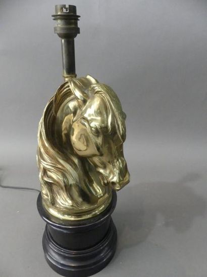 null Lampe en bronze figurant une tête de cheval

H avec socle : 31 cm