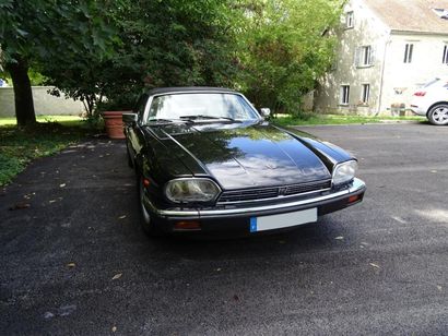 null JAGUAR XJS-C V12 5.3 HE Découvrable - 1985 
Noir métallisé, sellerie cuir magnolia,...